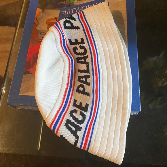 PALACE - Picture 1 of 3